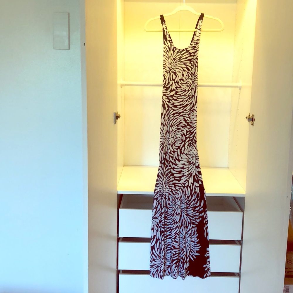 Long Jersey black and white summer dress.